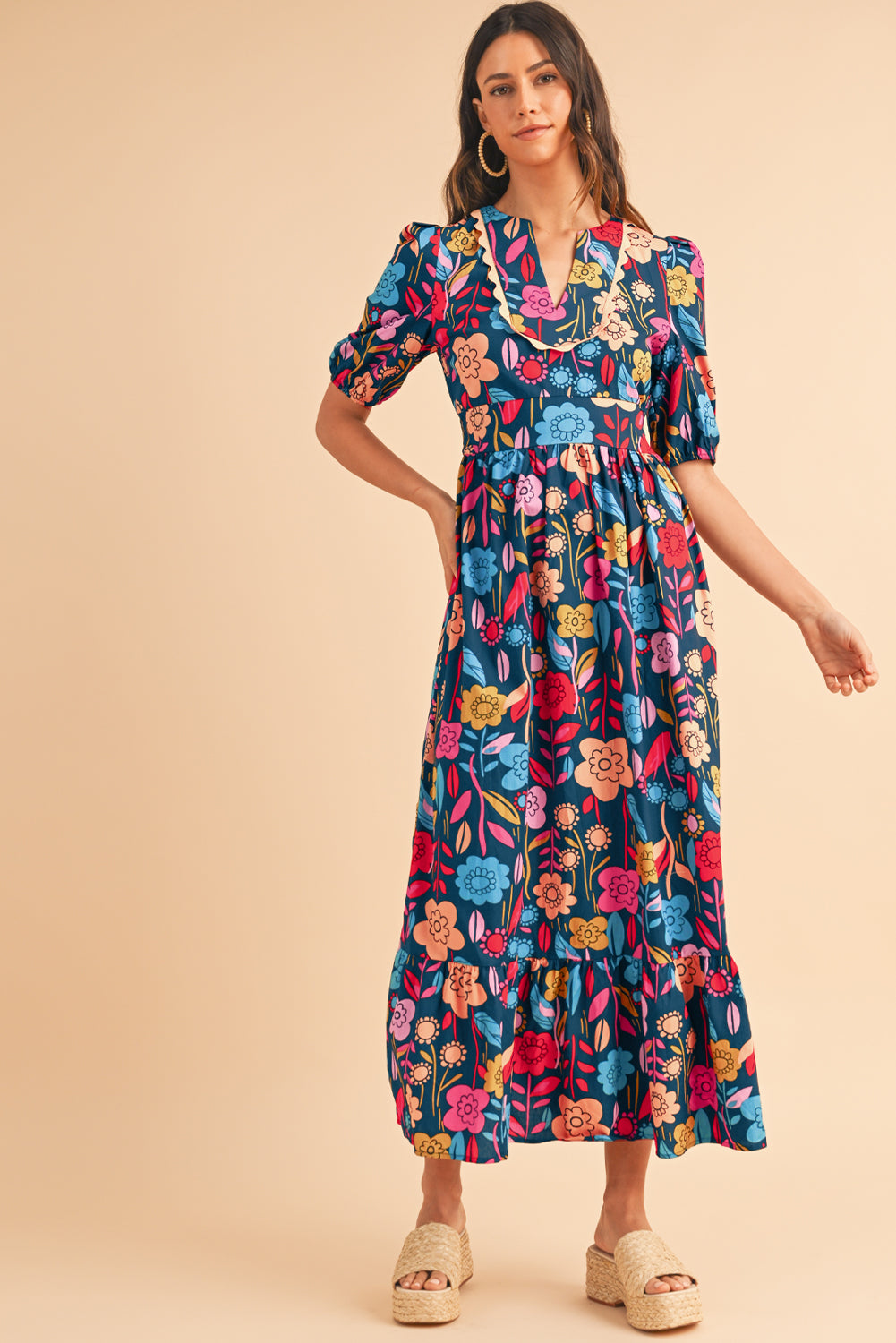 Green Floral Print Split V Neck Puff Sleeve Maxi DressMaterial:100%Cotton



		The dress is made from a soft and breathable fabric, ensuring comfort and a lightweight feel.
	
	
		This maxi dress features a split V 