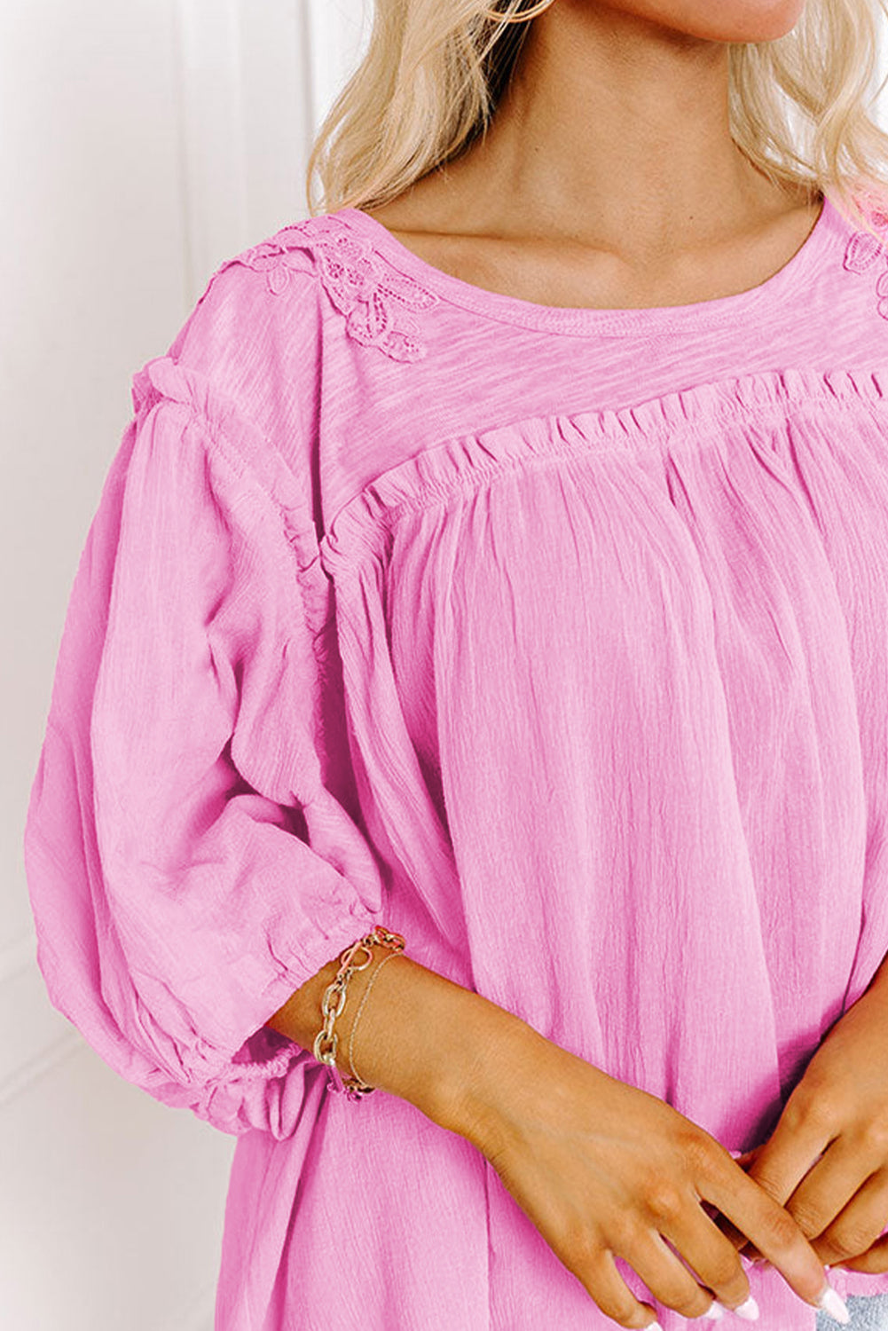 Pink Bracelet Sleeve Frill Detail Babydoll BlouseMaterial:100%Cotton

• Delicate pink lace accents add a touch of elegance to this babydoll blouse, perfect for a charming look.
• The bracelet sleeves provide a st