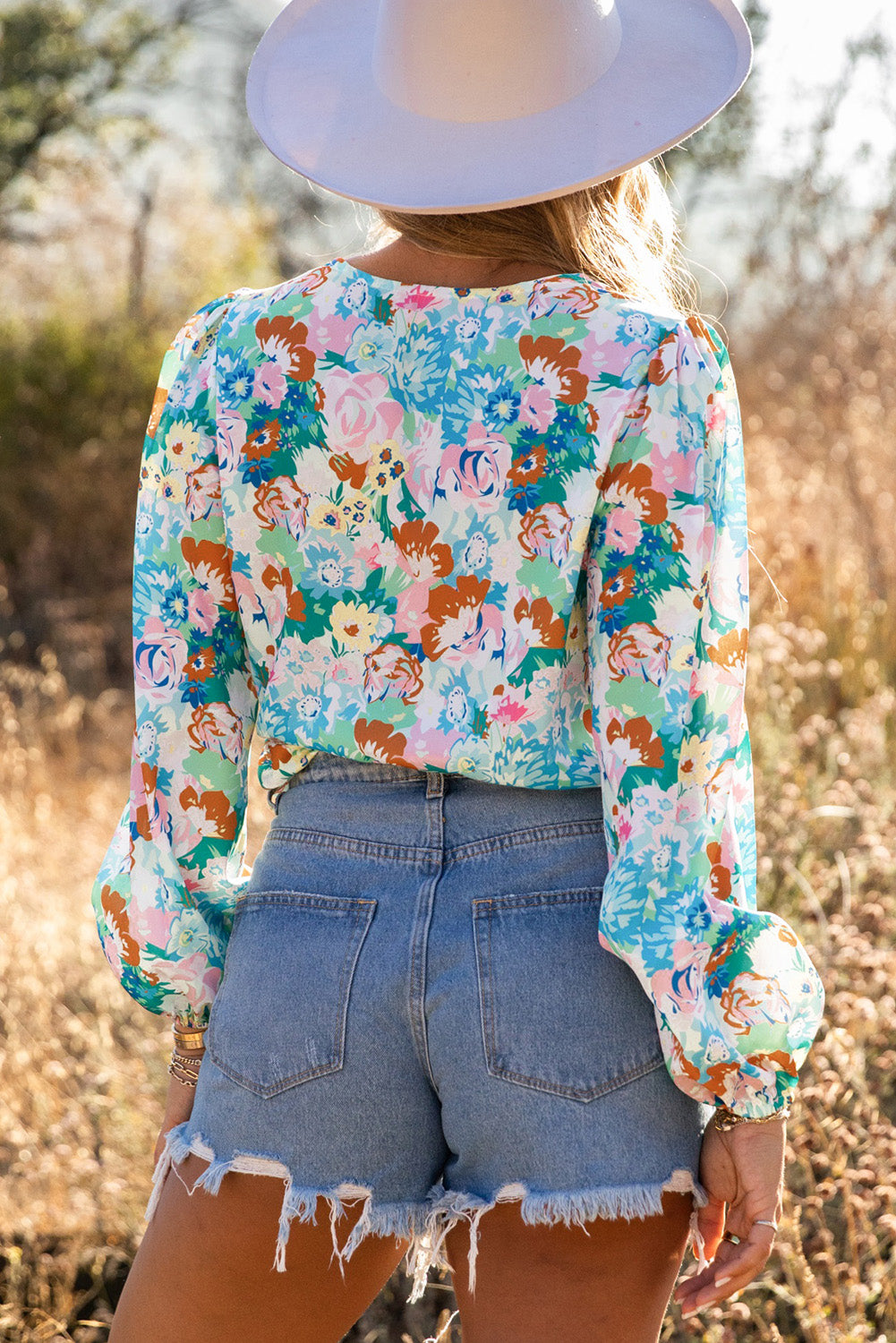 Light Blue Floral Print Boho Wrap V Neck Puff Sleeve BodysuitMaterial:100%Polyester



		The floral bodysuit is perfect to change a modern summer look
	
	
		Great to pair with jeans, pants, leggings and skirts
	
	
		We