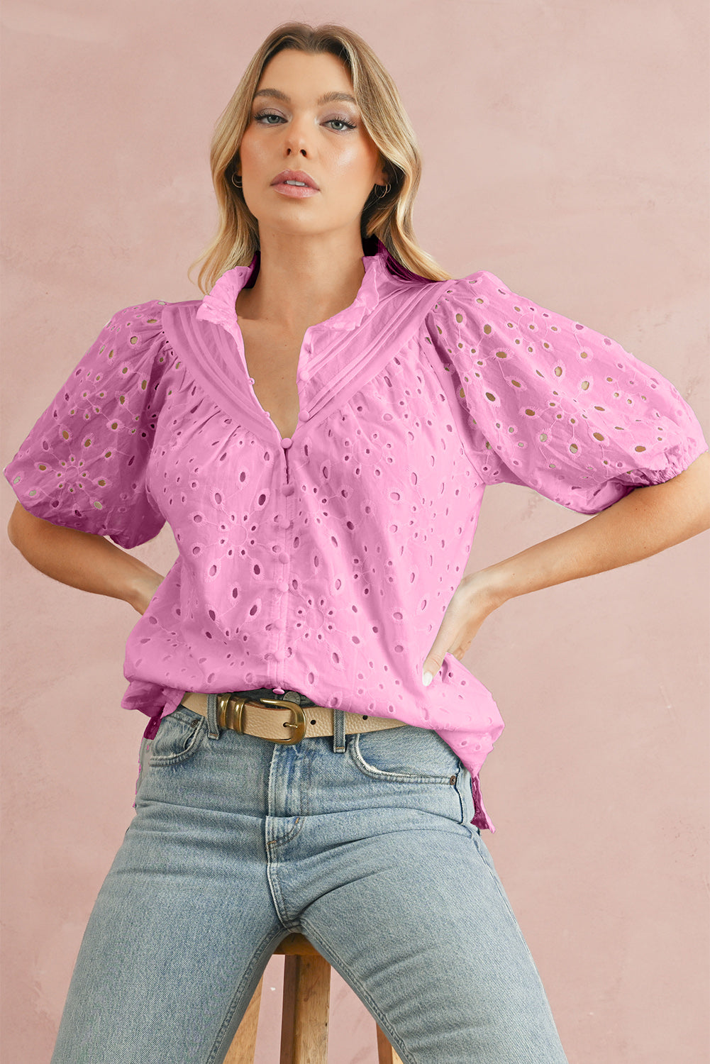 Green Flower Hollow-out Short Puff Sleeve BlouseMaterial:100%Cotton



		With charming floral details and hollow-out accents, this blouse offers a touch of elegance and femininity.
	
	
		Featuring short puff 