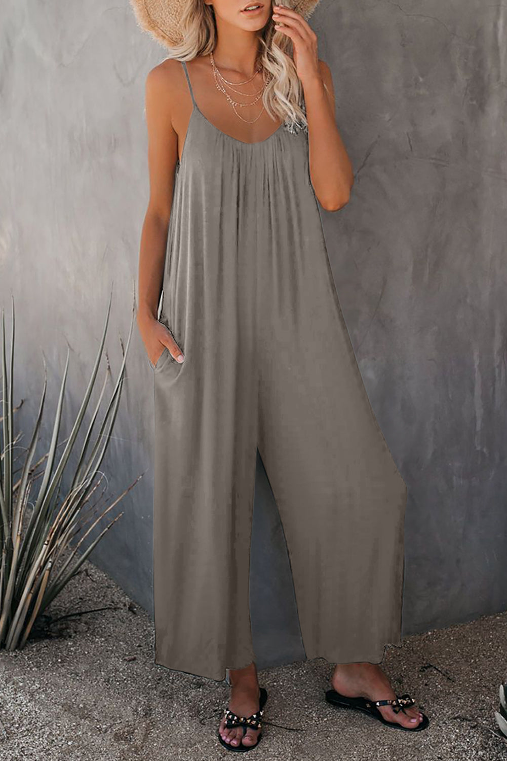 Grey Casual Spaghetti Straps Wide Leg Pocketed JumpsuitsMaterial:Knit


	


		Sleeveless spaghetti straps allow you to expose a large area of skin, making you cooler in summer
	
	
		The wide-leg version is very sty