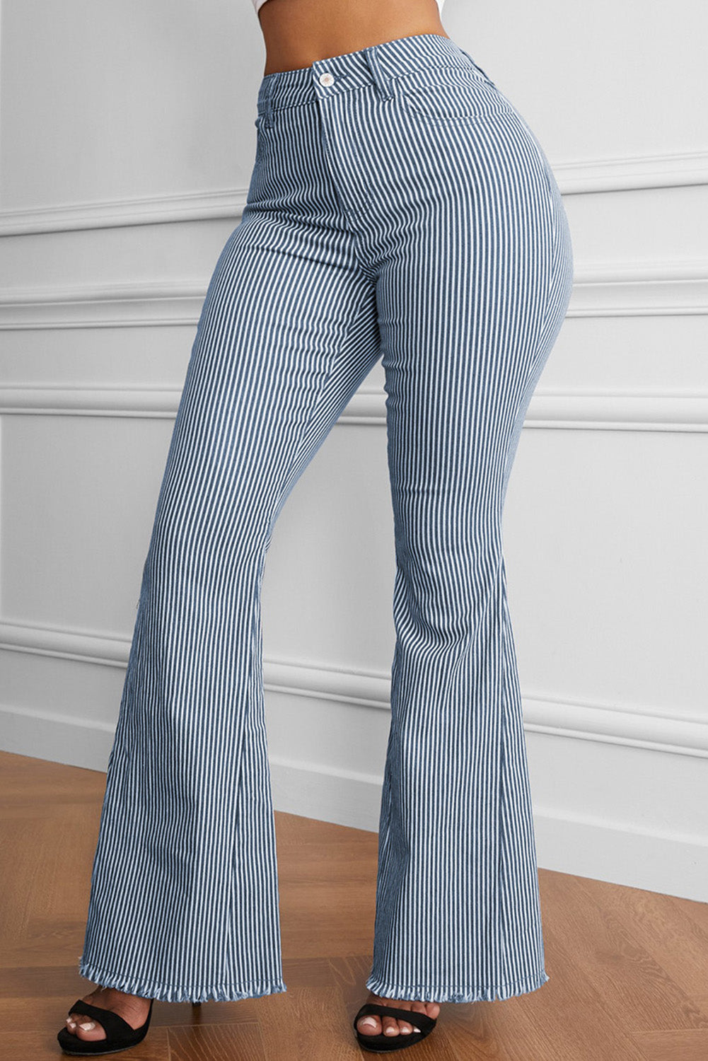 Light Blue Stripe Casual Mid Waist Bell PantsMaterial:73%Cotton+25%Polyester+2%Elastane



		These amazing statement jeans feature a dramatic pant leg that’s fitted throughout the thigh
	
	
		Ended in a ex