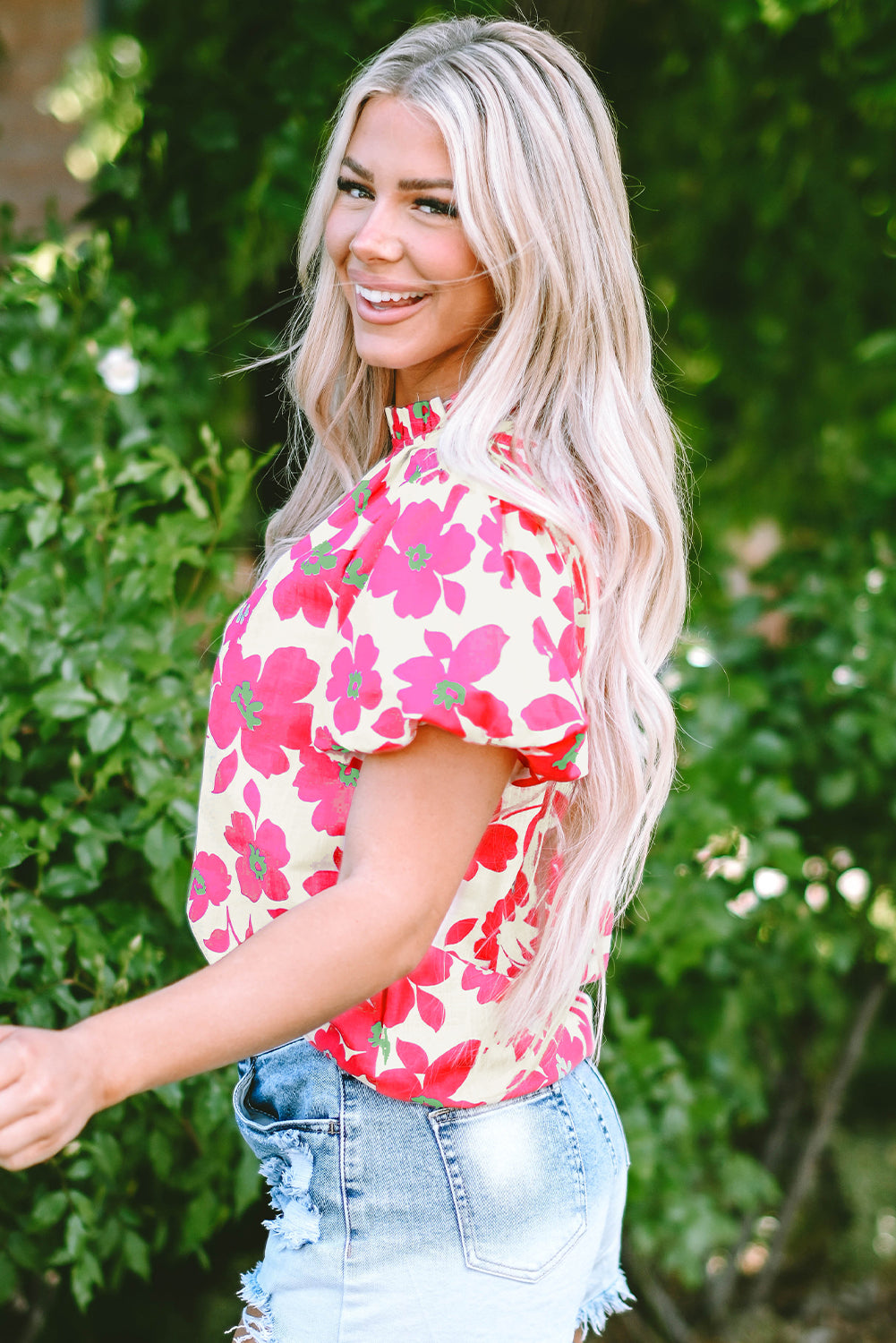 Beige Puff Sleeve Frill Neckline Floral BlouseMaterial:100%Cotton



		The blouse features a charming floral pattern and elegant frill neckline, adding a touch of romance to your outfit.
	
	
		Crafted from 