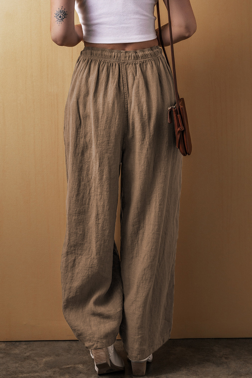 Desert Palm Cotton Linen Drawstring Waist Wide Leg PantsMaterial:50%Viscose+30%Linen+17%Polyester+3%Cotton

• The pants offer a chic and relaxed style perfect for daily wear, crafted from a blend of cotton and linen for 