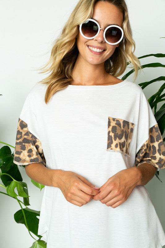 TERRY SOLID ANIMAL BOXY TOPFRENCH TERRY SOLID AND ANIMAL PRINT SHORT SLEEVE FRONT POCKET RAW EDGE DETAIL OVERSIZE FIT TOP 87% POLYESTER, 10% RAYON, 3% SPANDEX MADE IN USAS/M/L 2-2-2
Style: Cas