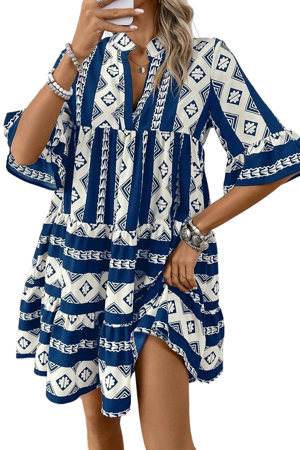 Blue Abstract Print Bell Sleeve V Neck Boho Tiered DressMaterial:100%Polyester

• This dress features a mesmerizing abstract pattern in shades of blue, adding a unique touch to your look. 
• The V-neck and tiered silhou