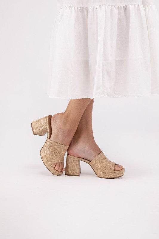 ZAFER-Nat MulesIntroducing the Zafer-Nat Mules, a fusion of style and comfort designed to elevate your summer wardrobe. These sandals feature a minimalist yet sophisticated design,