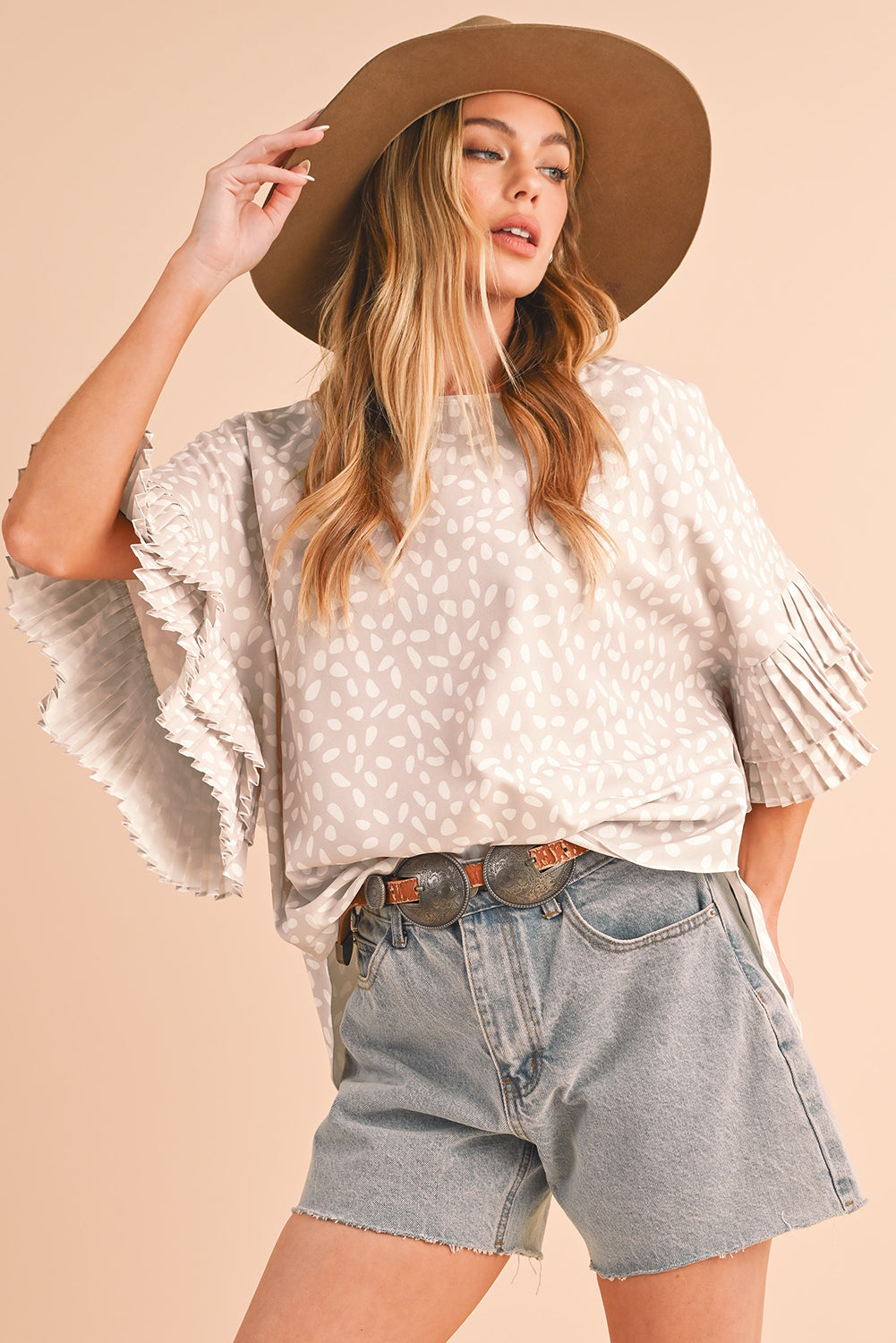 Khaki Spotted Print Loose Fit Ruffle Sleeve BlouseMaterial:100%Polyester



		The blouse is designed with a loose fit, which means it has a relaxed and comfortable silhouette.
	
	
		The ruffles add a feminine a