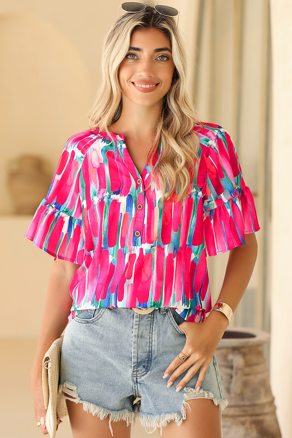 Rose Abstract Brushwork Print Buttoned V Neck BlouseMaterial:100%Polyester



		The abstract brushwork print on this blouse adds a chic and unique touch, making it stand out in style. 
	
	
		Crafted from lightwei