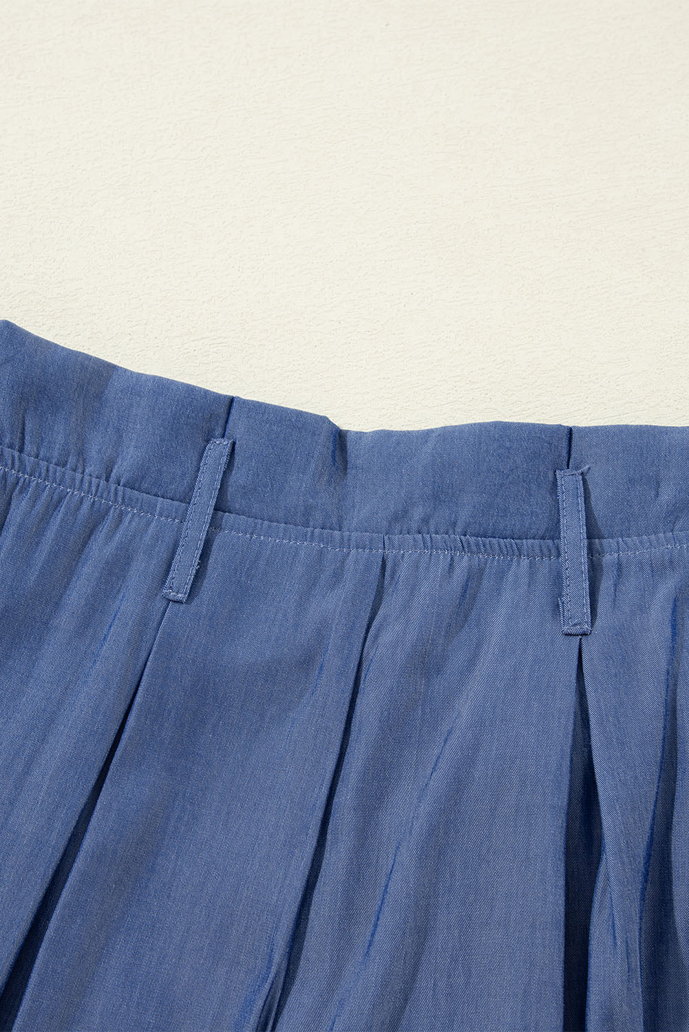 Wild Wind Belted Frill Waist Wide Leg Loose PantsMaterial:55%Viscose+45%Polyester



		Crafted with a belted frill waist, the pants offer a chic and trendy look suitable for any casual or semi-formal occasion.
	