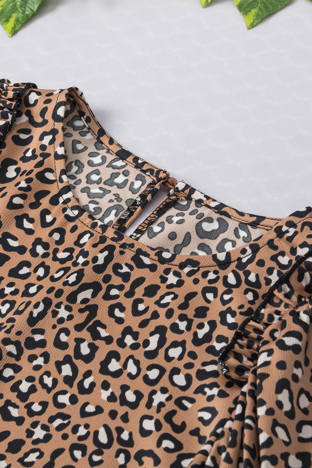 Chestnut Leopard Ruffle Flounce Sleeve BlouseMaterial:97%Polyester+3%Elastane



		The blouse is a stylish and feminine top featuring a trendy leopard print and flounce sleeves, adding a touch of flair to you