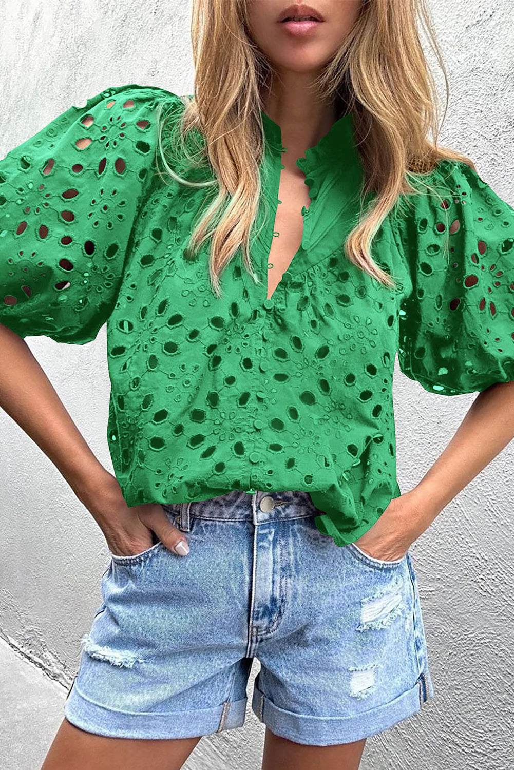 Green Flower Hollow-out Short Puff Sleeve BlouseMaterial:100%Cotton



		With charming floral details and hollow-out accents, this blouse offers a touch of elegance and femininity.
	
	
		Featuring short puff 