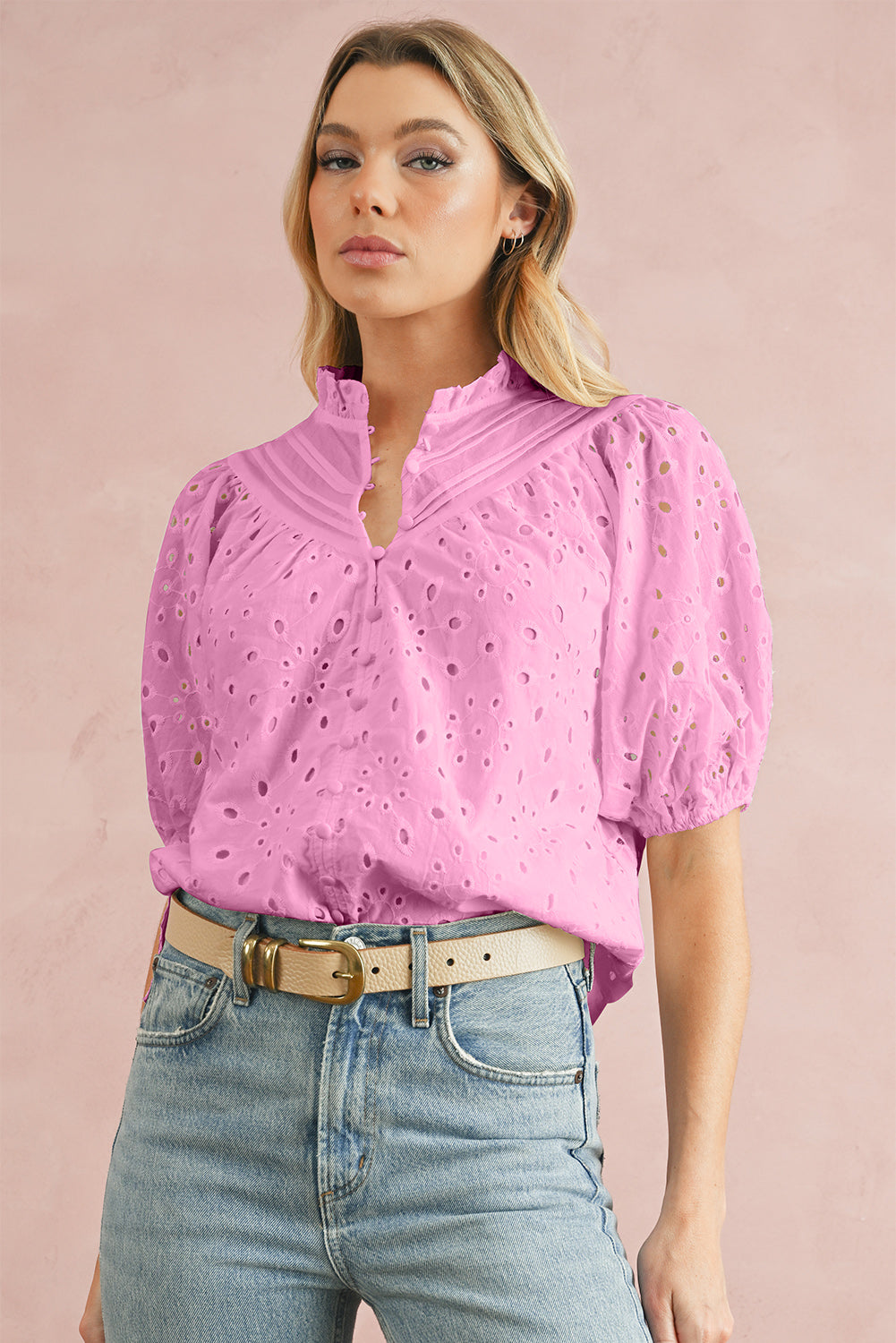 Green Flower Hollow-out Short Puff Sleeve BlouseMaterial:100%Cotton



		With charming floral details and hollow-out accents, this blouse offers a touch of elegance and femininity.
	
	
		Featuring short puff 