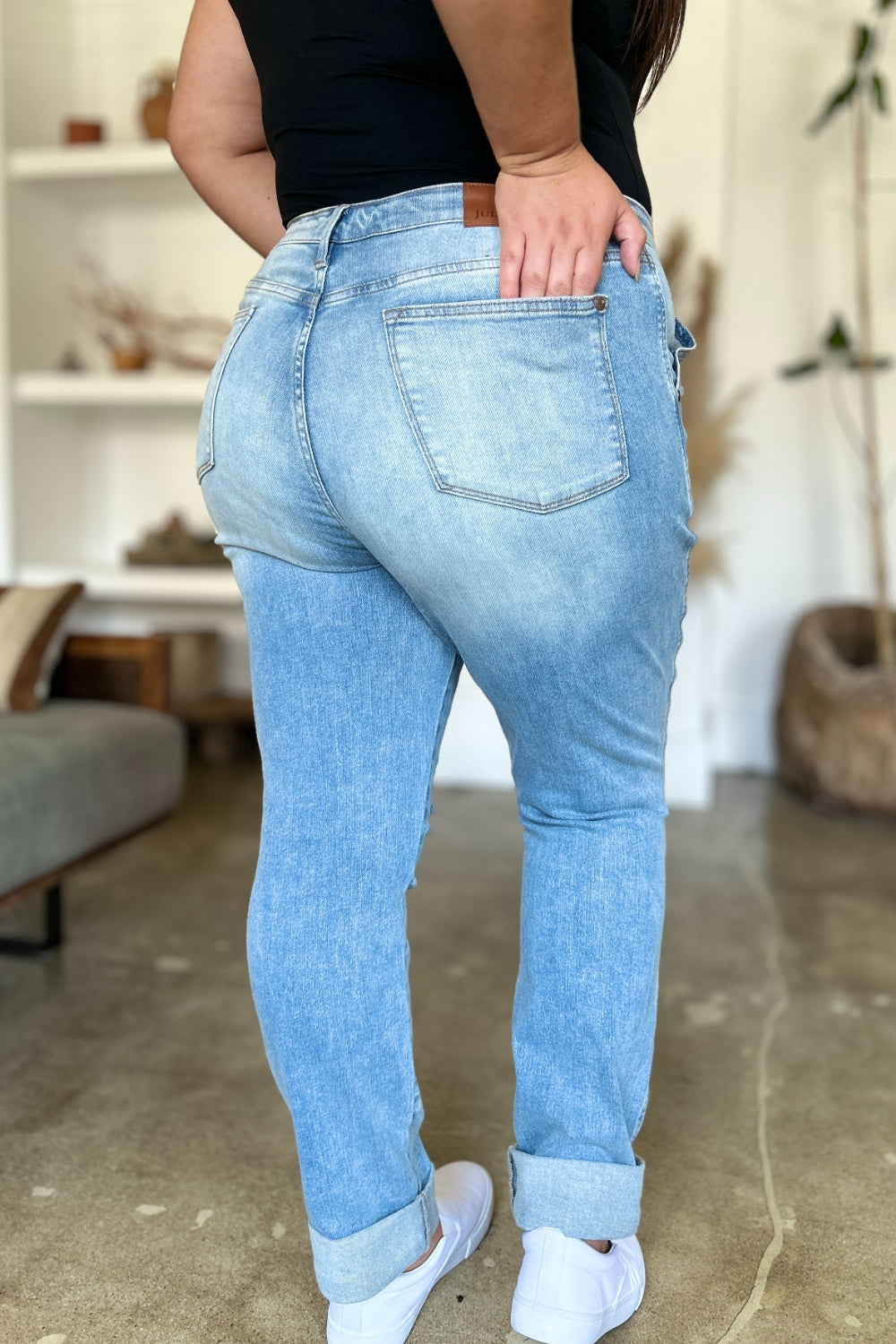 Judy Blue Full Size Distressed Straight Jeans with Patch PocketsThese distressed straight jeans feature stylish patch pockets for added flair. The distressed detailing adds a trendy touch to your look. The straight cut offers a f