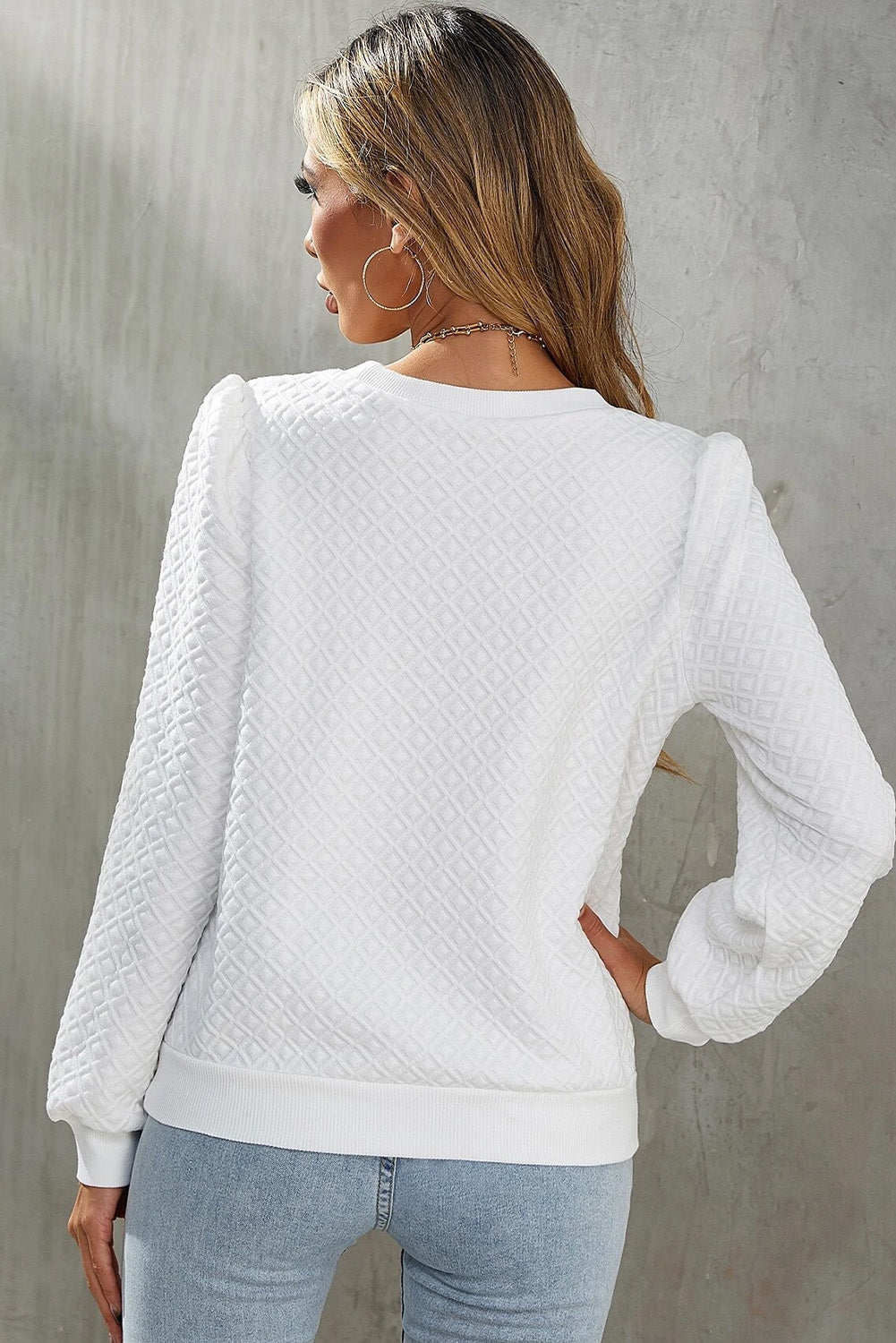 White Textured Puff Long Sleeve Round Neck TopMaterial:97%Polyester+3%Elastane

• Elevate your casual style with this top, perfect for a relaxed yet chic look.
• The textured fabric adds interest to the plain 