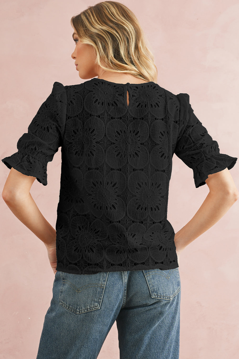 Black Flower Eyelet Jacquard Keyhole Back Puff Sleeve TopMaterial:70%Cotton+30%Polyamide

• Elevate your wardrobe with the top, featuring intricate eyelet detailing and elegant puff sleeves for a touch of sophistication. 