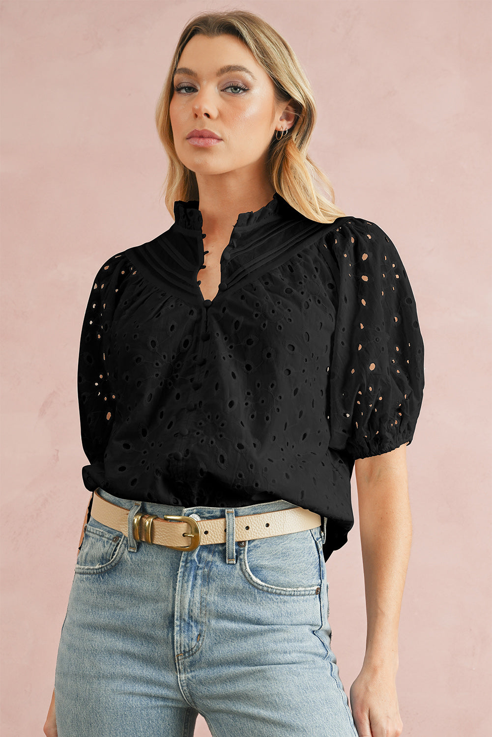 Green Flower Hollow-out Short Puff Sleeve BlouseMaterial:100%Cotton



		With charming floral details and hollow-out accents, this blouse offers a touch of elegance and femininity.
	
	
		Featuring short puff 