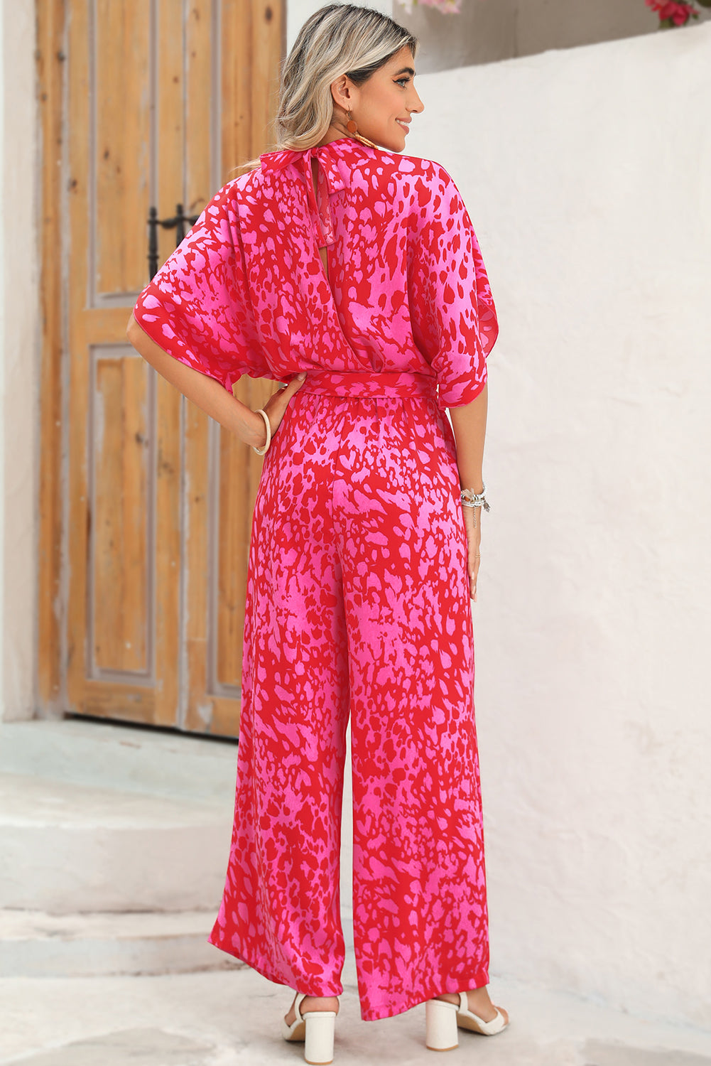 Rose Leopard Print Tulip Sleeve Belted Wide Leg JumpsuitMaterial:100%Polyester



		The jumpsuit features a trendy leopard print pattern, adding a bold and fashionable touch to your wardrobe.
	
	
		With its flounce s