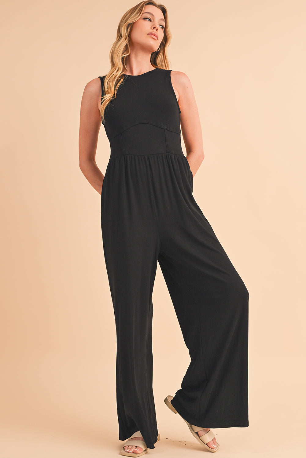 Blackish Green Sleeveless High Waist Wide Leg JumpsuitMaterial:93%Viscose+7%Elastane



		The jumpsuit features a sleeveless design, meaning it does not have sleeves and exposes the arms. 
	
	
		The jumpsuit has a 