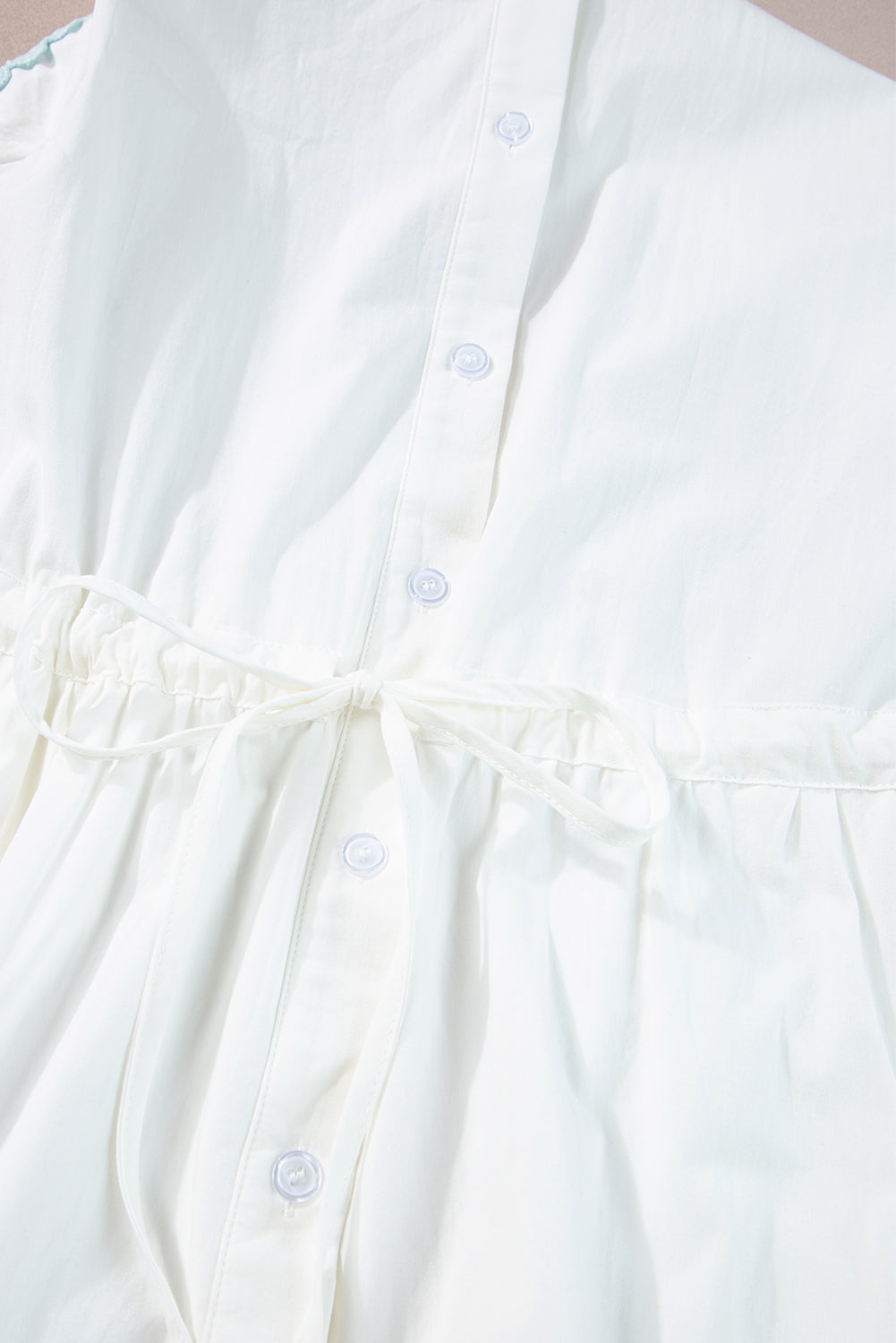 White High Waist Short Sleeve Tiered Shirt DressMaterial:100%Cotton



		The dress features a stylish and feminine design with delicate applique details, adding a touch of elegance to your outfit.
	
	
		Made 