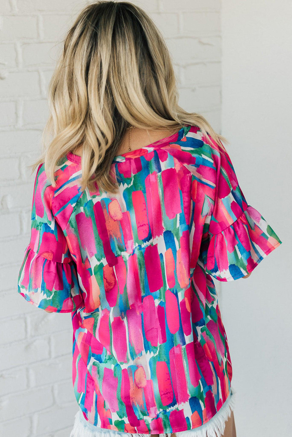 Rose Abstract Brushwork Print Buttoned V Neck BlouseMaterial:100%Polyester



		The abstract brushwork print on this blouse adds a chic and unique touch, making it stand out in style. 
	
	
		Crafted from lightwei