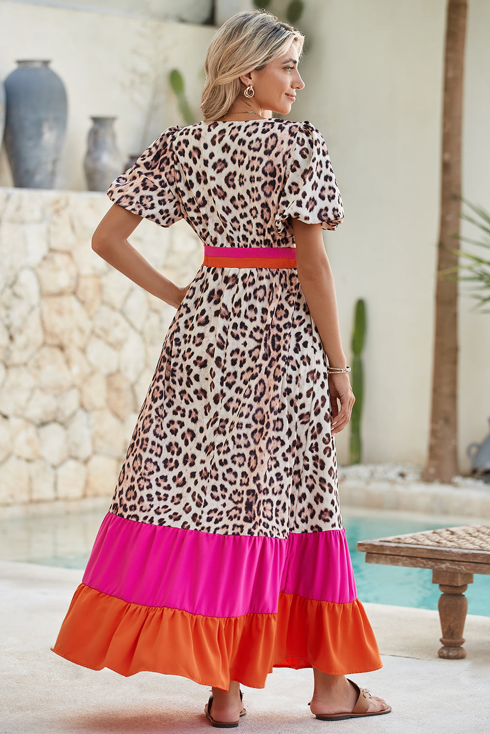 Bright Pink V-neck Leopard Print Colorblock Maxi DressMaterial:100%Polyester



		The eye-catching leopard print effortlessly adds a touch of wild sophistication, ensuring you stand out at any event or occasion.
	
	