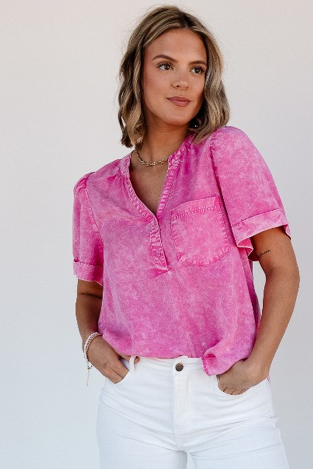 Bright Pink Mineral Wash Split Neck Pocket Patched Denim BlouseMaterial:100%Lyocell

• Stand out in style with this eye-catching bright pink mineral wash denim blouse featuring a split neck design and unique pocket patches for 