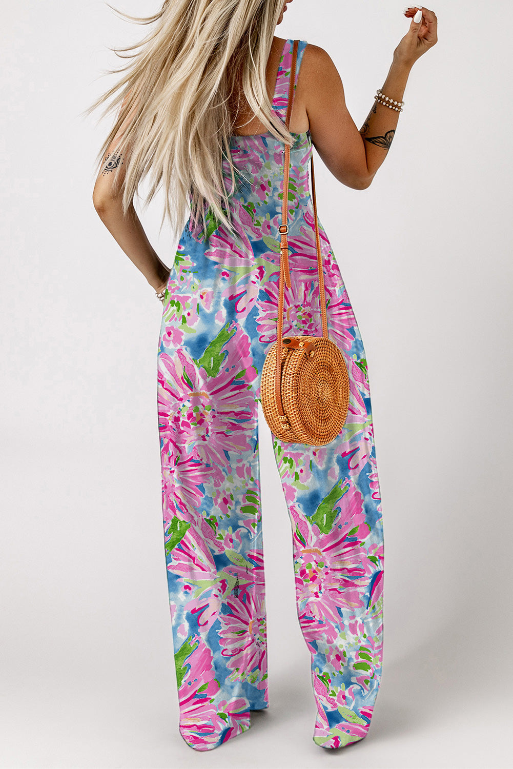 Pink Abstract Floral Painting Smocked Wide Leg JumpsuitMaterial:100%Polyester



		The jumpsuit features a colorful abstract floral print that adds a playful touch to the piece. 
	
	
		The smocked bodice creates a f