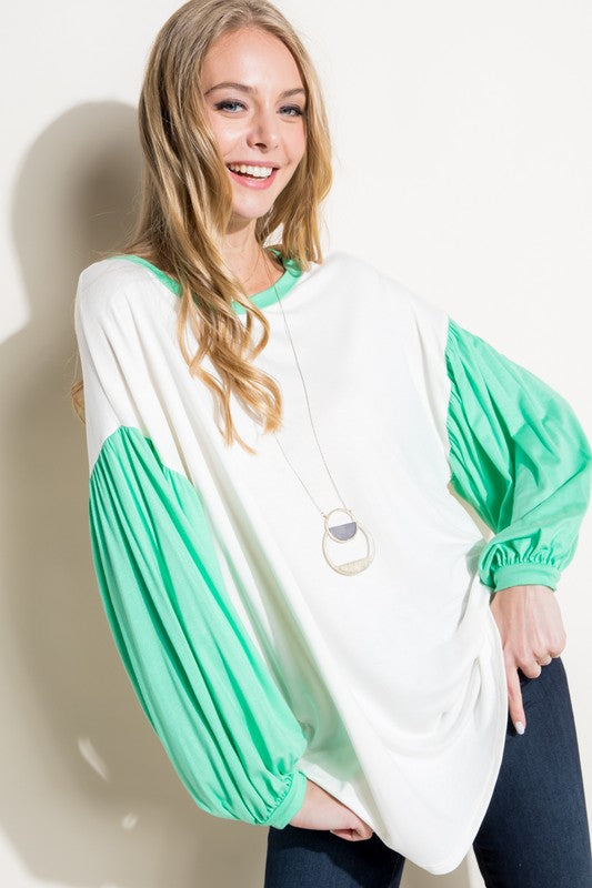 COLOR BLOCK VOLUME PUFF SLEEVE TOPSOLID JERSEY COLOR BLOCK VOLUMED PUFF LONG SLEEVE ROUND NECK TOP95% RAYON, 5% SPANDEX MADE IN USAS/M/L 2-2-2
Style: Casual
Print / Pattern: SOLID
Fit: Loose
Neck Lin