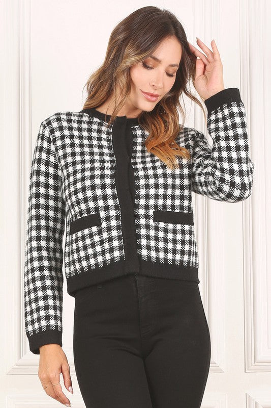 Black check knitted jacket- Black check knitted jacket, heavy weight fabric, 4 snap buttons, 2 functional pockets- Pattern type : check pattern- Neck line : round neck- Sleeve type : regular 