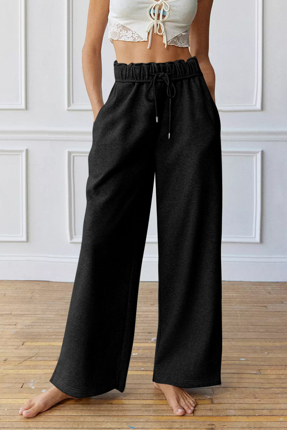 Black Elastic High Waist Drawstring Wide Leg PantsMaterial:75%Polyester+25%Cotton

• Crafted from high-quality black elastic fabric, these wide-leg pants offer both style and comfort for all-day wear.
• The high w