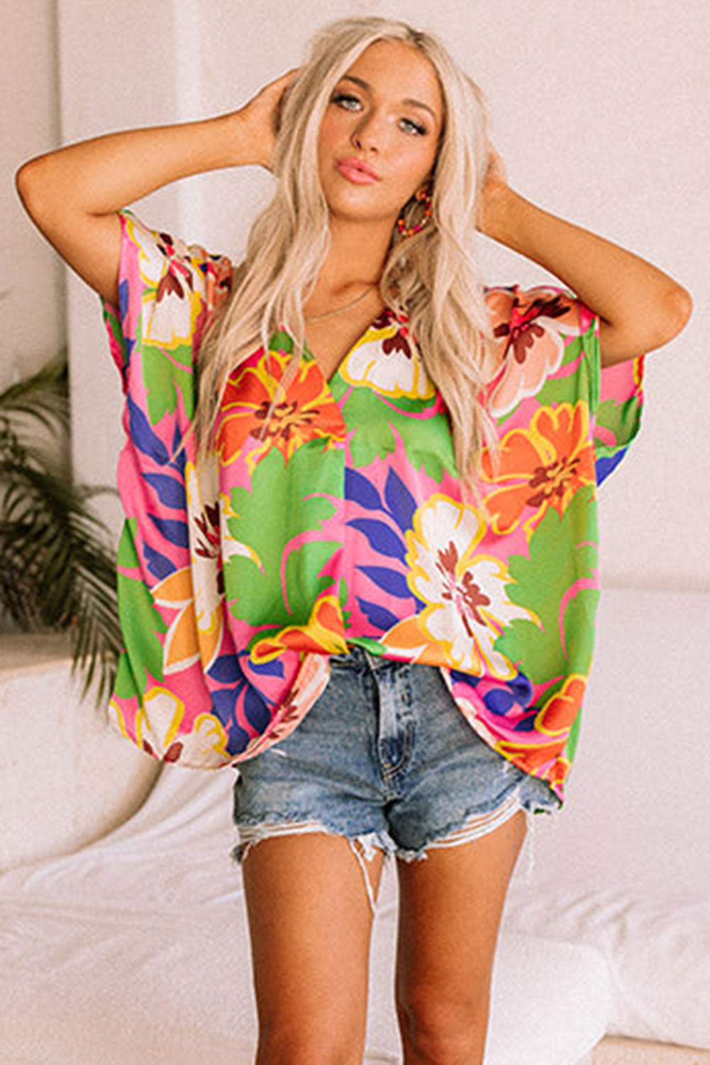 Pink Floral Print V Neck Oversized Short Sleeve BlouseMaterial:100%Polyester



		•Features a beautiful and vibrant floral print that adds color and liveliness to any outfit.
	
	
		•Comes with a stylish and trendy 