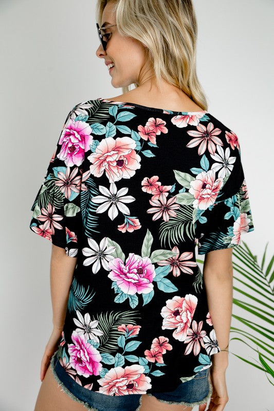 FLORAL RUFFLE SLEEVE TIE BOTTOM TOPFLORAL JERSEY RUFFLE SHORT SLEEVE FRONT TIE BOTTOM ROUND NECK TOP95% RAYON, 5% SPANDEX MADE IN USAS/M/L 2-2-2
Style: Casual
Print / Pattern: FLORAL
Fit: Loose
Embell