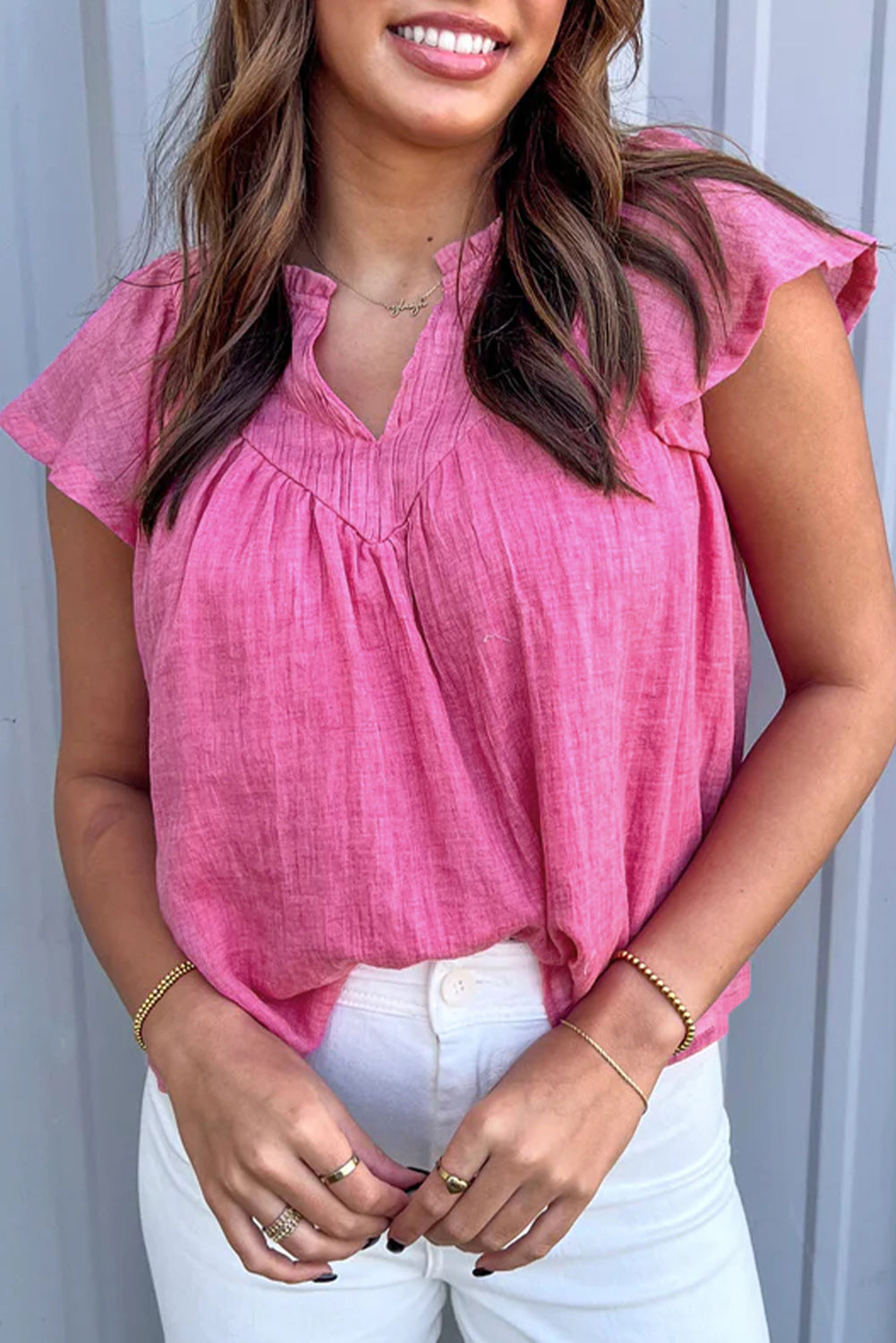 Bright Pink Frill V Neck Splicing Pleated BlouseMaterial:65%Viscose+35%Polyester



		Elevate your wardrobe with our blouse, a versatile and stylish piece that exudes sophistication and charm.
	
	
		This blou