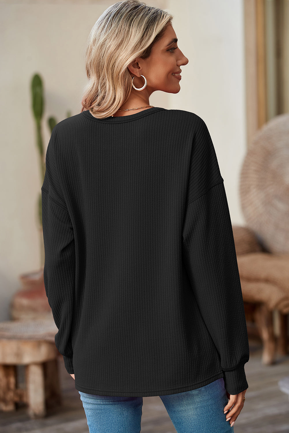 Clearly Aqua Pocketed Ribbed Long Sleeve TopMaterial:95%Polyester+5%Elastane

• Elevate your casual look with the top, blending comfort with style effortlessly.
• Crafted with a rib-knit design, this top off