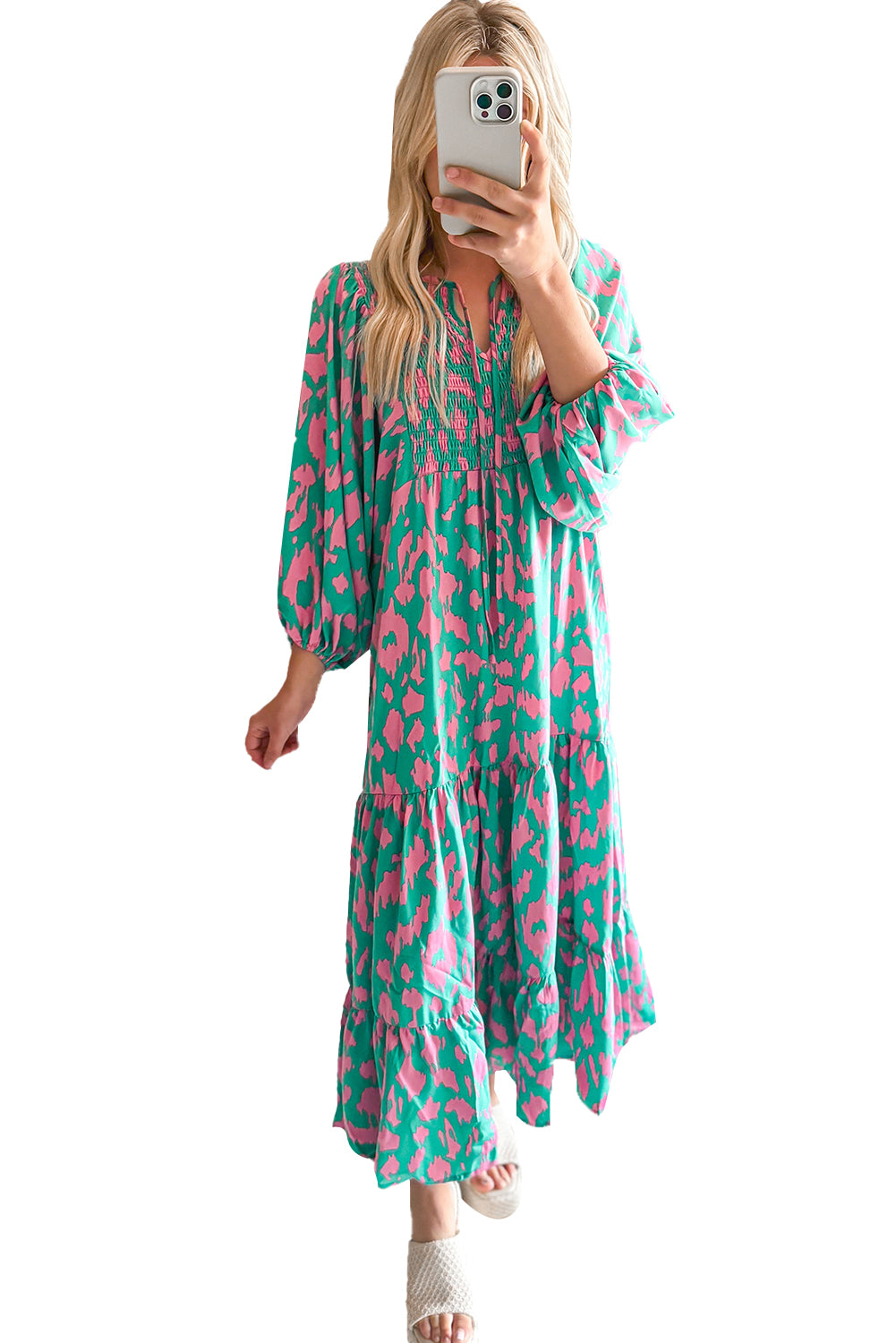 Green Abstract Print Puff Sleeve Smocked V Neck Maxi DressMaterial:100%Polyester

• Embrace the essence of nature in this maxi dress, featuring a V-neckline that accentuates your femininity with a smocked bodice for a flat