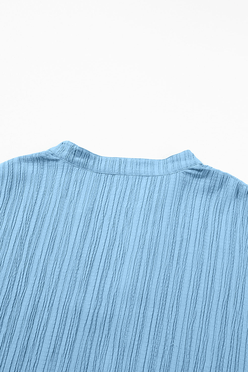 Dusk Blue V Neck Crinkle Dolman BlouseMaterial:67%Polyester+30%Viscose+3%Elastane



		Effortlessly stylish in a calming blue hue
	
	
		Relaxed fit with a chic v-neck for a flattering look
	
	
		