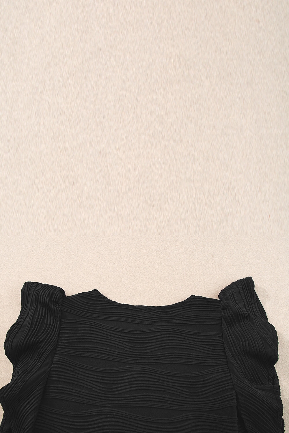 Black Plain Wavy Textured Ruffle Sleeve BlouseMaterial:90%Polyester+10%Elastane



		The wavy textured fabric adds an extra layer of sophistication, making this top a standout choice. 
	
	
		Embrace a playf