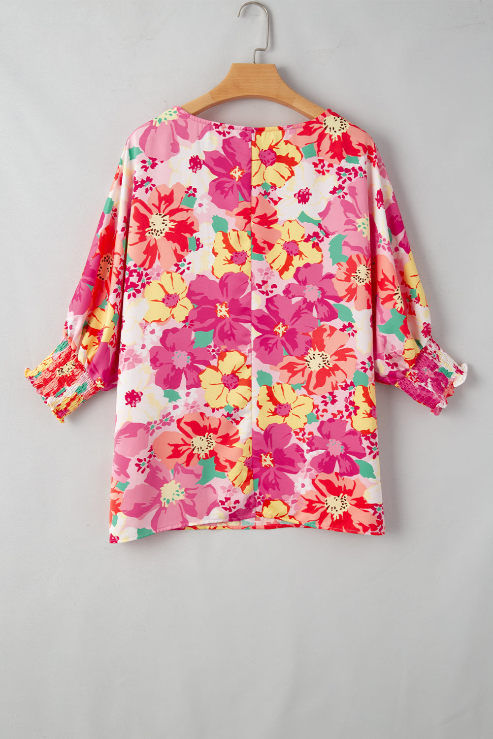 Pink Shirred Cuffs 3/4 Sleeve Boho Floral BlouseMaterial:100%Polyester



		The blouse is a stylish and feminine top featuring shirred cuffs and a boho-inspired floral print, adding a touch of bohemian charm to 