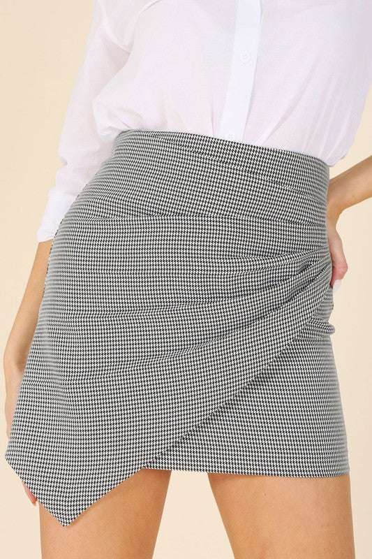 Hound tooth shirred wrap skirt- Hound tooth shirred wrap skirt- Pattern type : hound tooth pattern- Stretch : no stretch- Sheer : lined, no see through - Care instruction : machine wash cold, onl