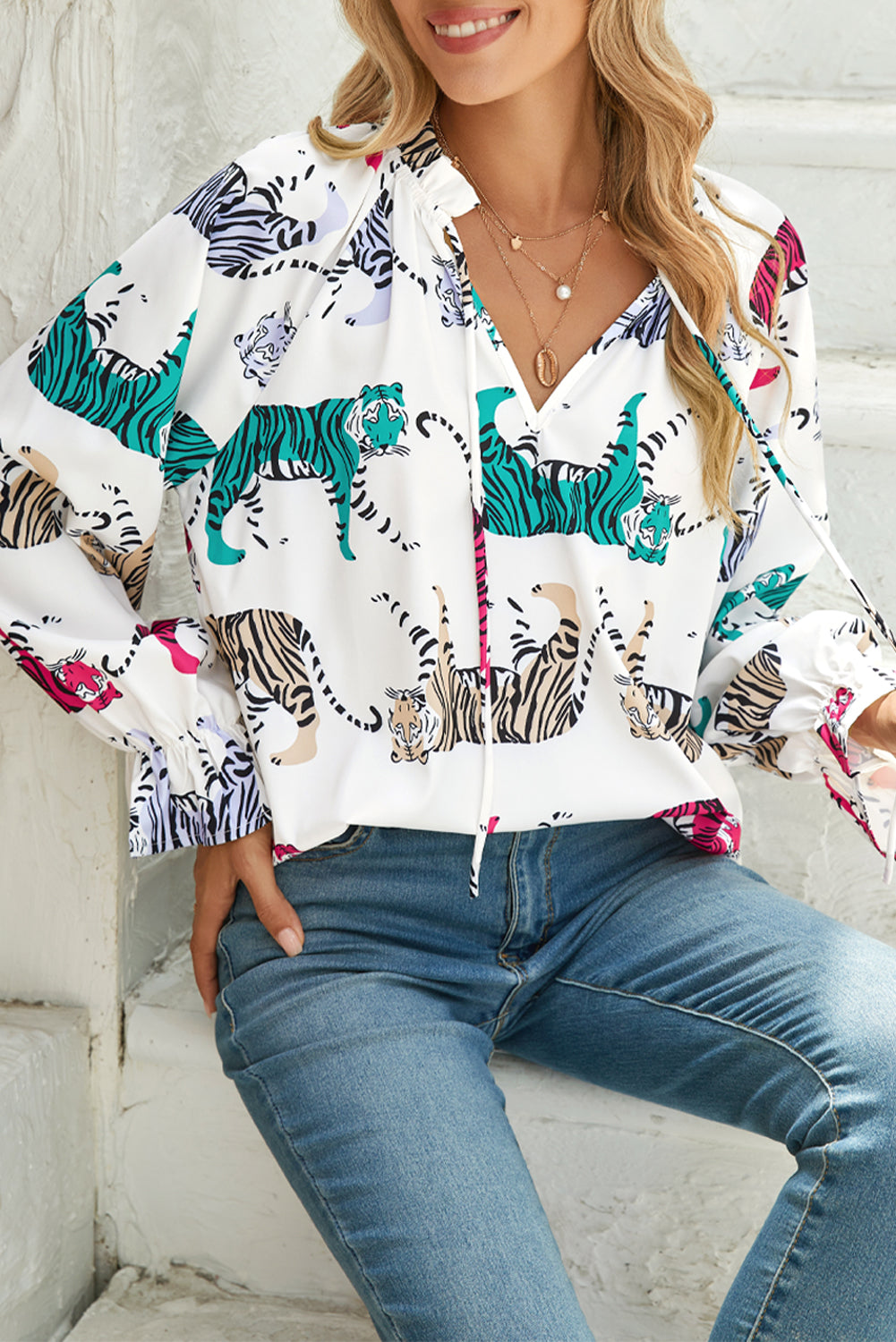 White Colorful Tiger Print Lantern Sleeve BlouseMaterial:100%Polyester



		The colorful tiger pattern is perfect to show your individual style
	
	
		This relaxed long sleeve blouse is suitable for all-year-r