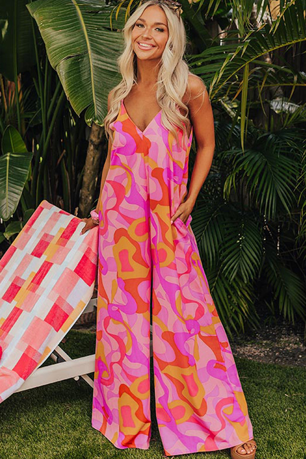 Pink Abstract Print V Neck Slouchy Wide Leg JumpsuitMaterial:100%Polyester

• Embrace a bohemian vibe with this jumpsuit, featuring a unique abstract pattern that adds a touch of artistic flair to your outfit.
• Sta