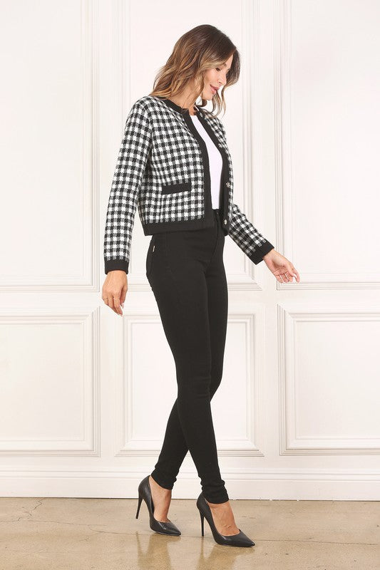 Black check knitted jacket- Black check knitted jacket, heavy weight fabric, 4 snap buttons, 2 functional pockets- Pattern type : check pattern- Neck line : round neck- Sleeve type : regular 