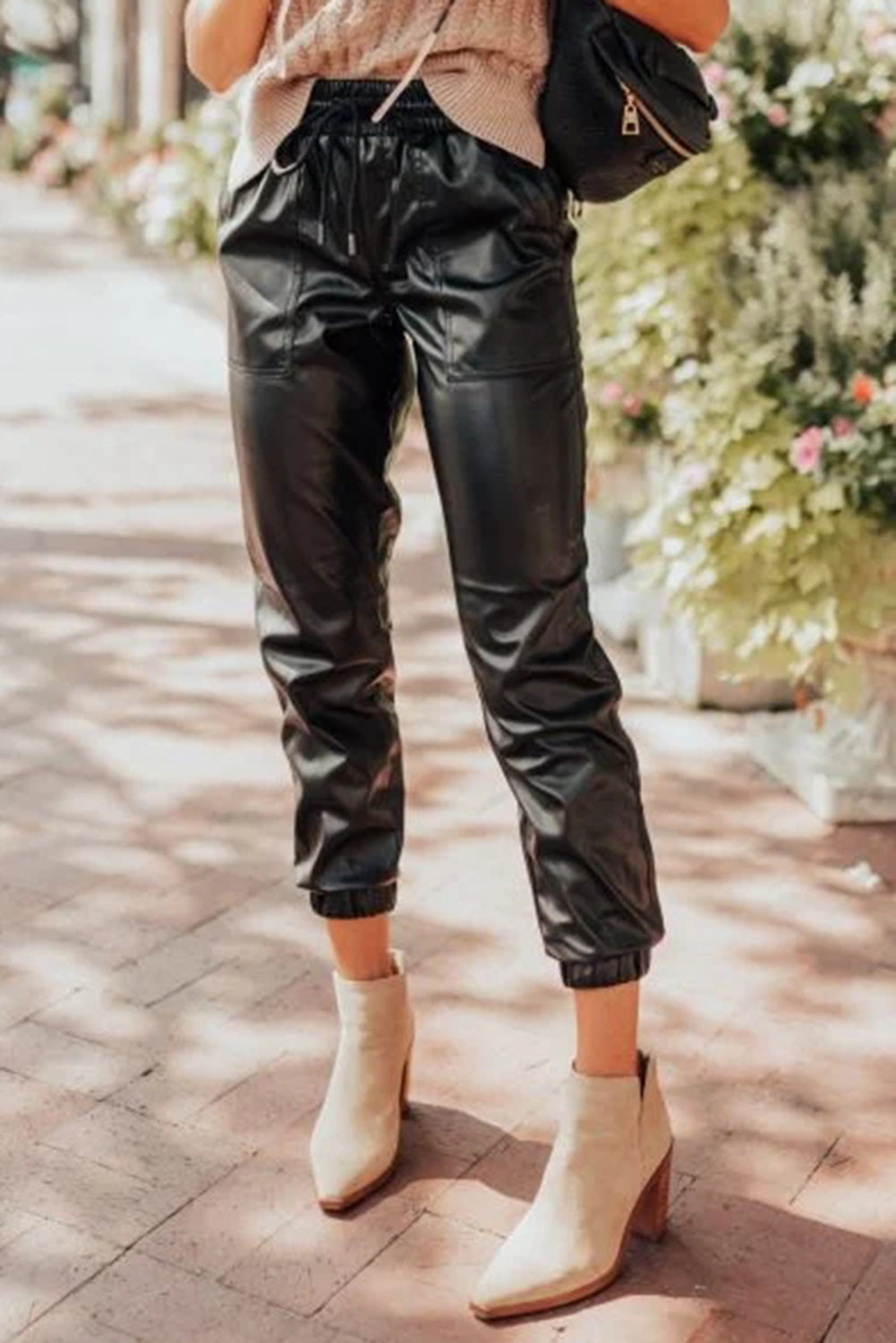 Black Faux Leather Smocked Waist Drawstring Cropped PantsMaterial:100%PU

• Crafted from high-quality black faux leather, these cropped pants exude a sleek and modern appeal, perfect for both casual and dressy outfits.
•