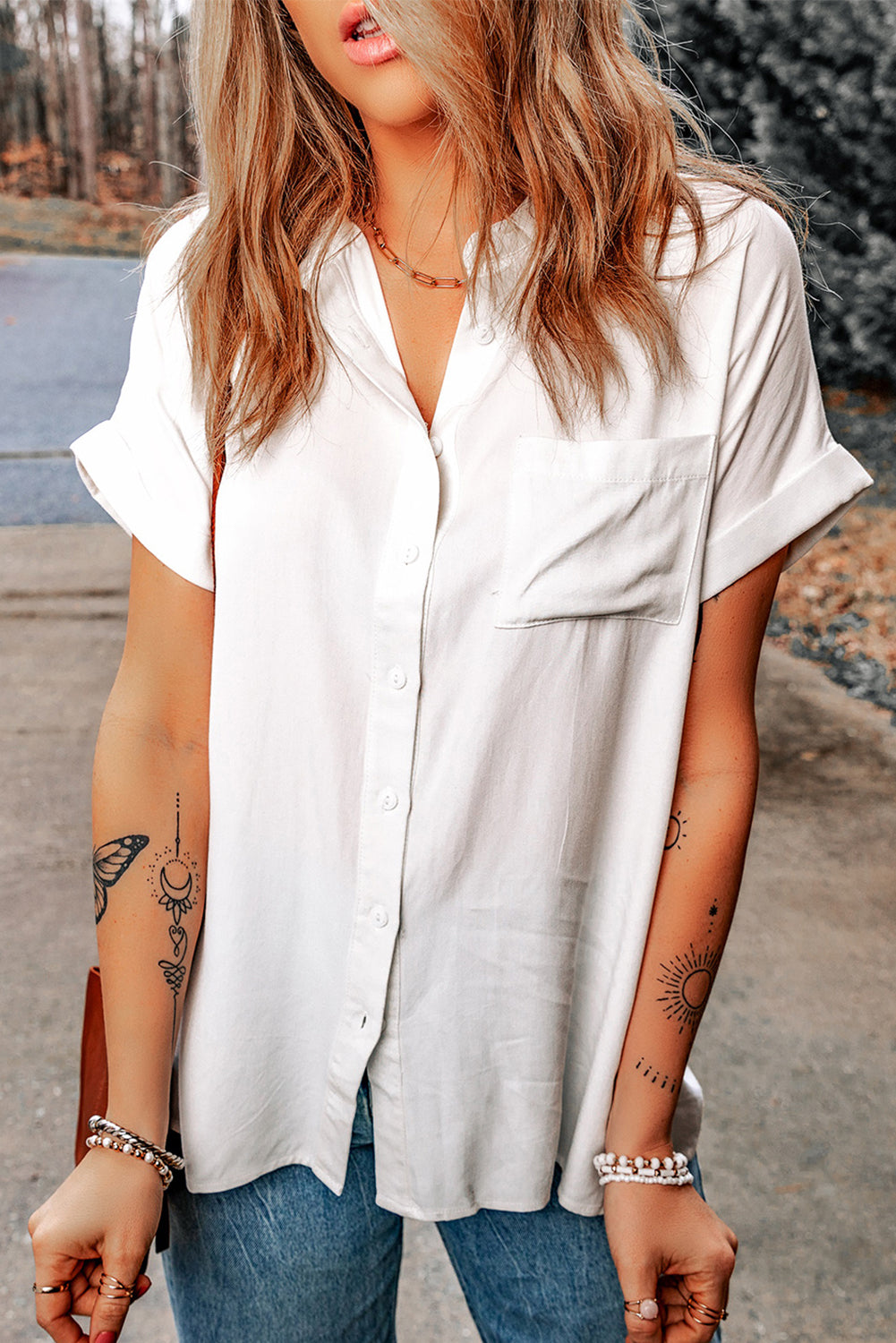 White Chest Pocket Buttoned Rolled Short Sleeve BlouseMaterial:100%Viscose

• This white short sleeve blouse combines classic style with modern details, featuring a chest pocket and buttoned front for a touch of sophis