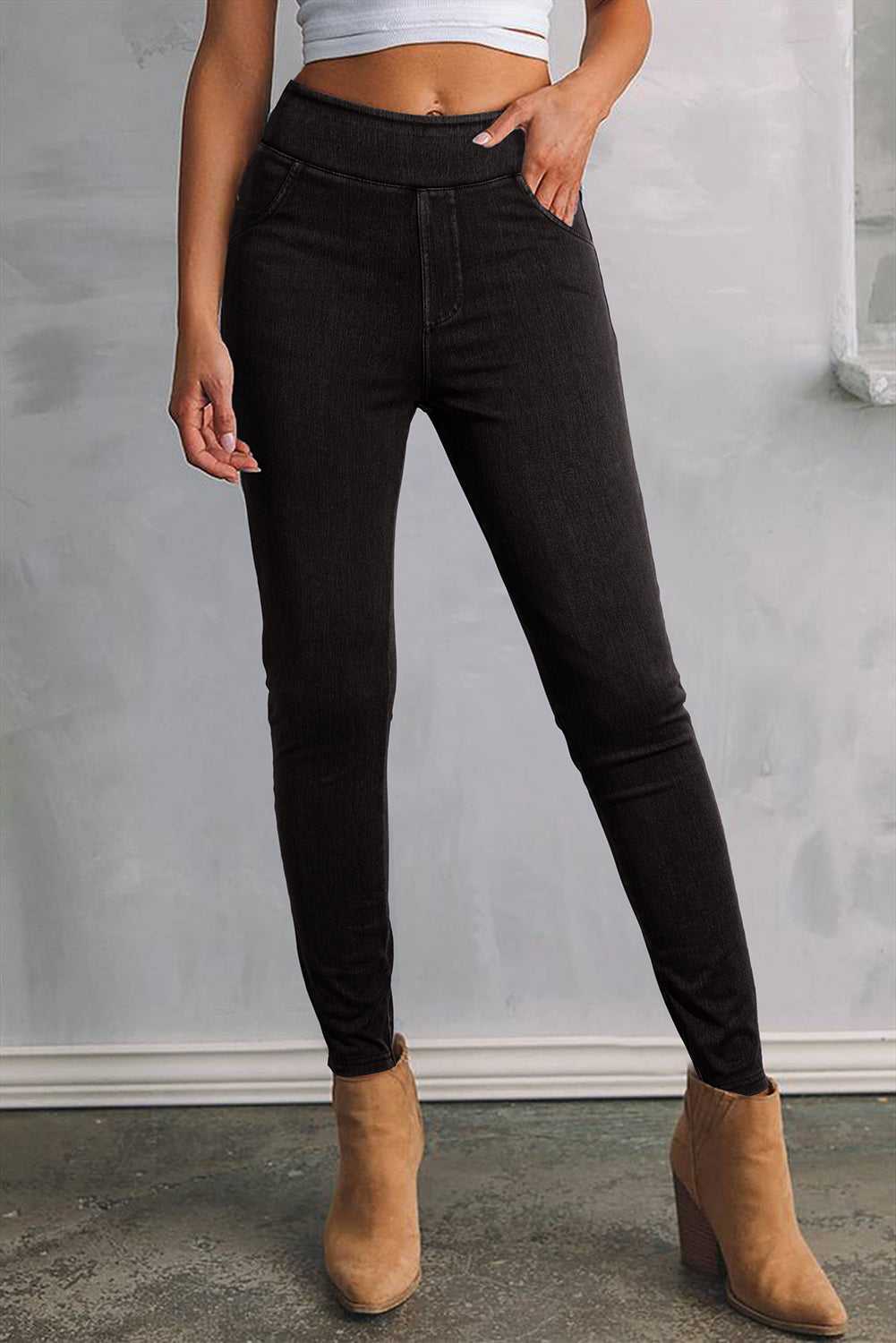 Ashleigh Casual Blue Back Pocket Stretchy Denim LeggingsMaterial:47%Polyester+42%Cotton+11%Elastane

• Stay stylish and comfortable all day in these Black Back Pocket Stretchy Denim Casual Leggings, perfect for daily wea