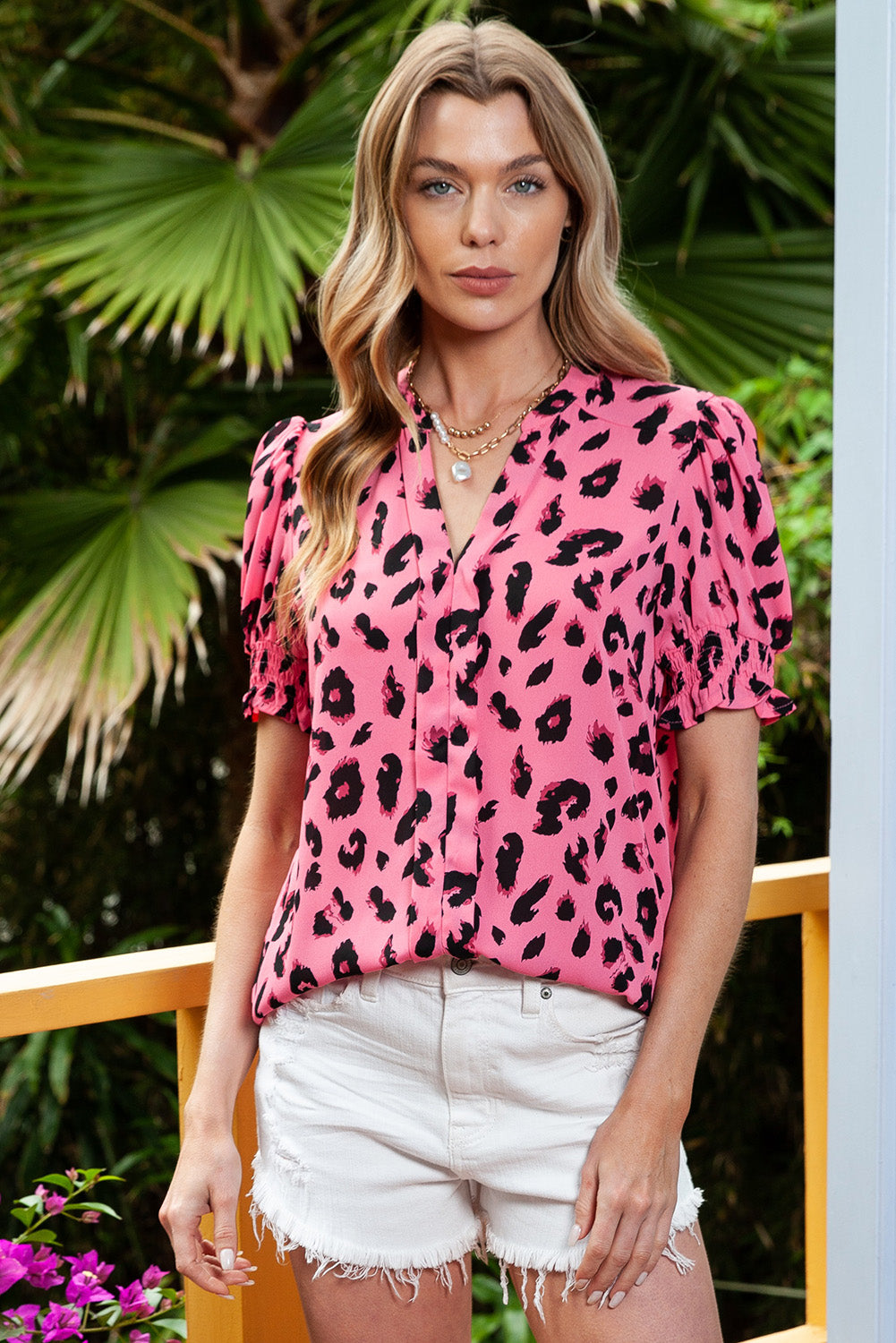 Pink Leopard Print V Neck Smocked Puff Sleeve BlouseMaterial:100%Polyester



		Featuring a v-neckline and smocked details at the waist, this blouse is both stylish and comfortable. 
	
	
		The smocked waistline a