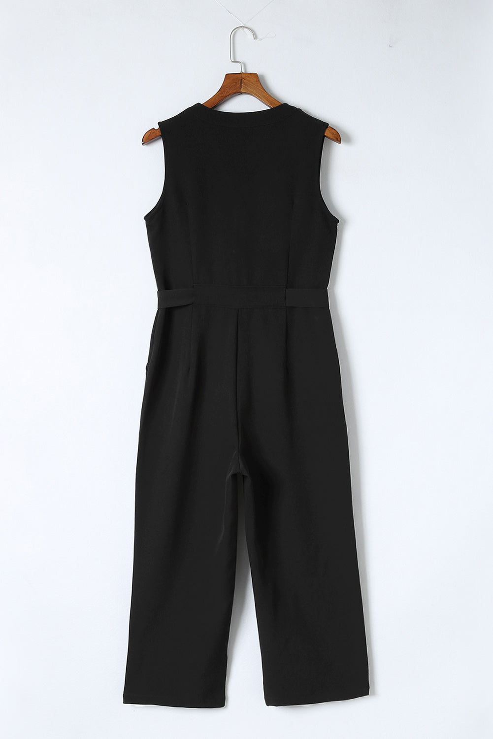 Pink Buttoned Sleeveless Cropped Jumpsuit With SashMaterial:95%POLYESTER+5%ELASTANE



		The
chic jumpsuit features a button-up front and a sleeveless design, making it
perfect for warm weather
	
	
		The
crop