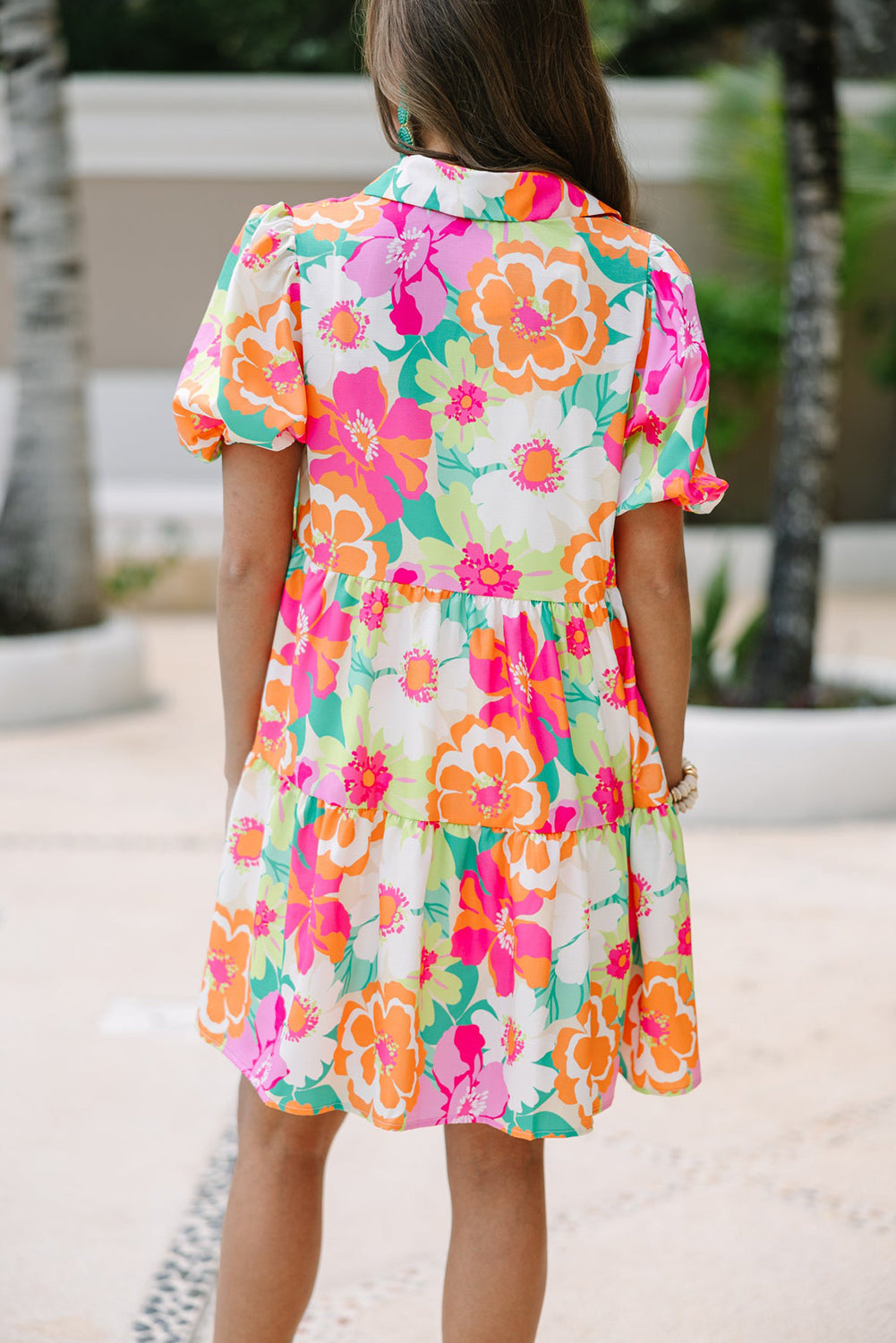 Green Floral Puff Sleeve Buttoned Babydoll DressMaterial:100%Polyester

• Enchant in the refreshing green hue of this dress, perfect for a whimsical summer look.
• Delicate floral prints cascade down the pleated