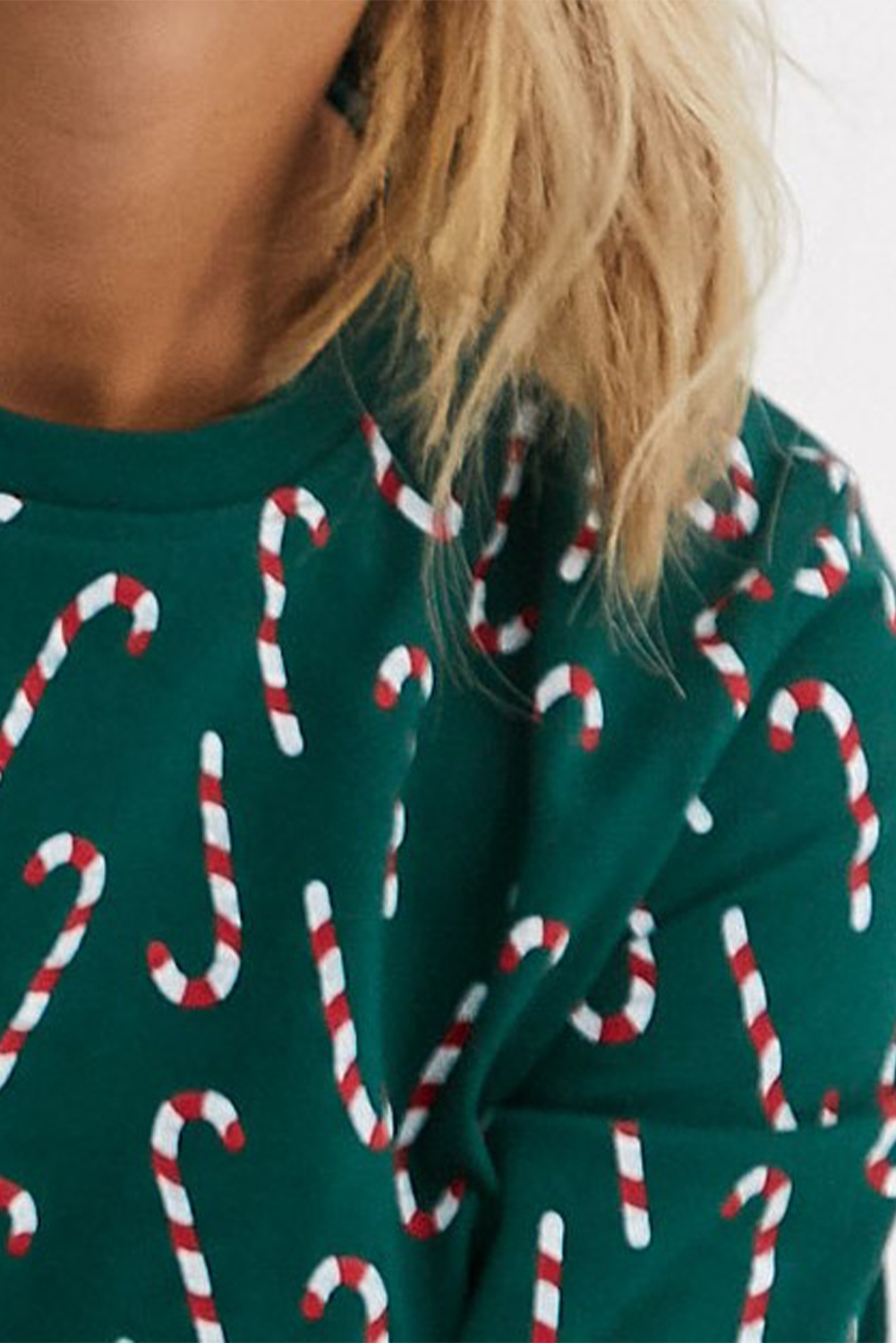 Green Christmas Candy Cane Printed Top and Pants Loungewear SetMaterial:95%Polyester+5%Elastane

• Festive green color brings a touch of holiday spirit to your loungewear collection. 
• Unique candy cane print adds a fun and p